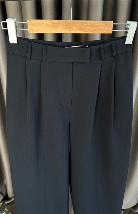 Önü Pens Detaylı Kumaş Pantolon